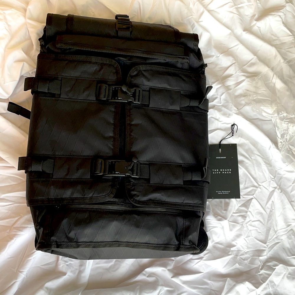 THE RHAKE: VX in black